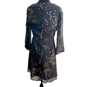 Size 8 floral dress, bought in UK at #Reformation.Sheer sleeves, light weight.